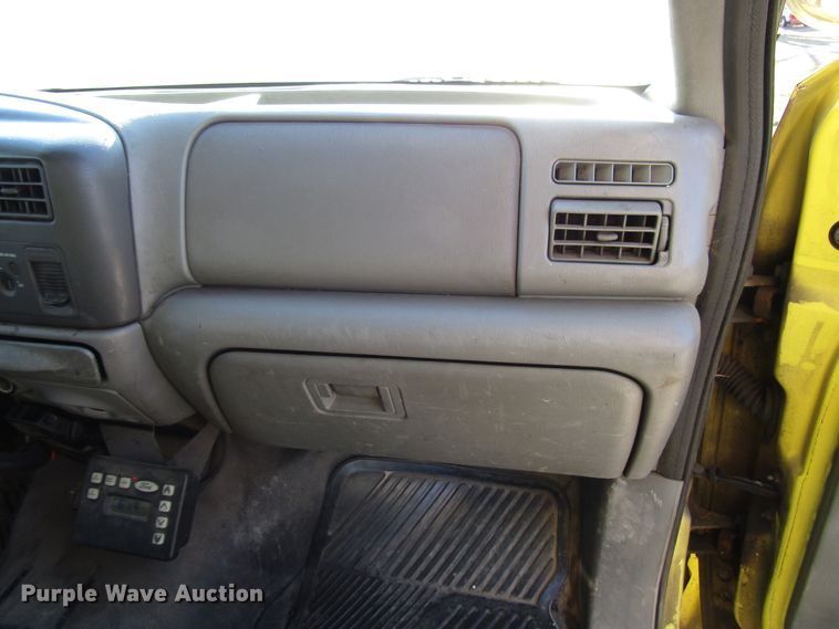 image for item DH8324 2003 Ford F550 Super Duty scissor lift truck