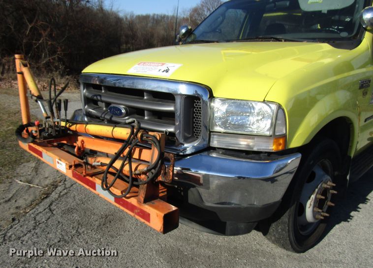 image for item DH8324 2003 Ford F550 Super Duty scissor lift truck