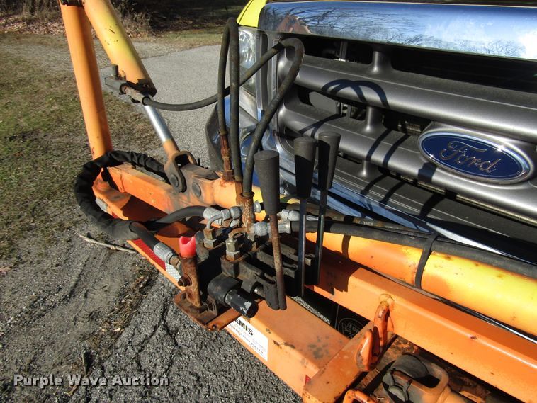 image for item DH8324 2003 Ford F550 Super Duty scissor lift truck