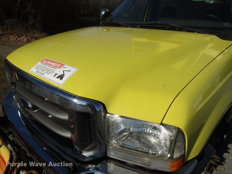 image for item DH8324 2003 Ford F550 Super Duty scissor lift truck