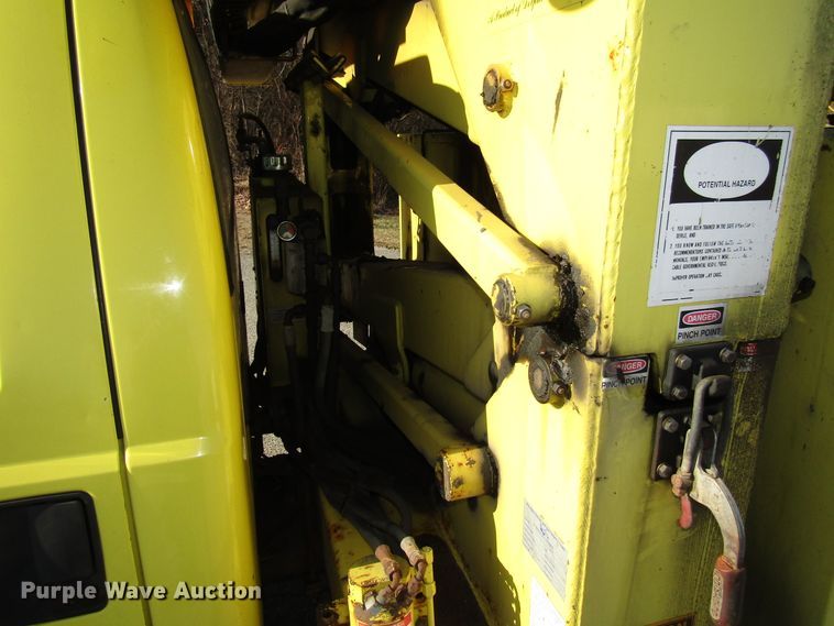 image for item DH8324 2003 Ford F550 Super Duty scissor lift truck