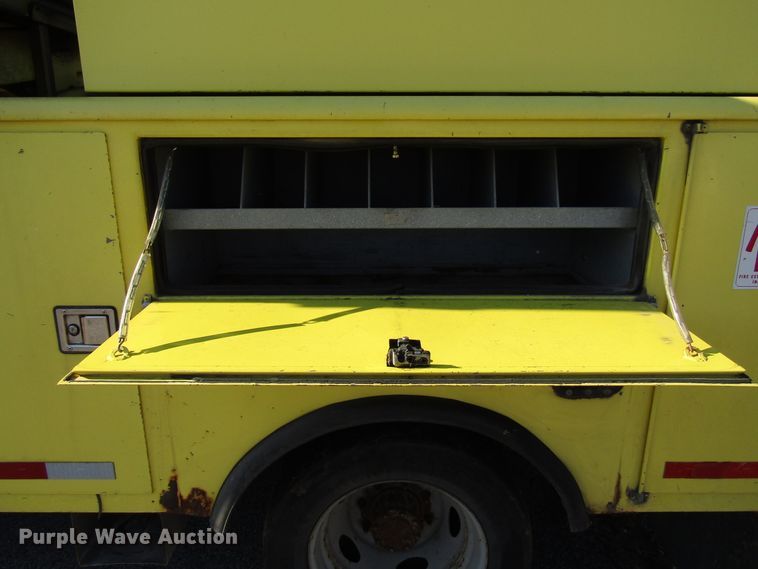 image for item DH8324 2003 Ford F550 Super Duty scissor lift truck