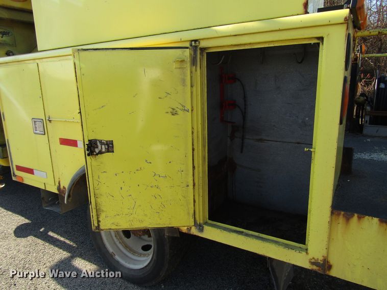 image for item DH8324 2003 Ford F550 Super Duty scissor lift truck