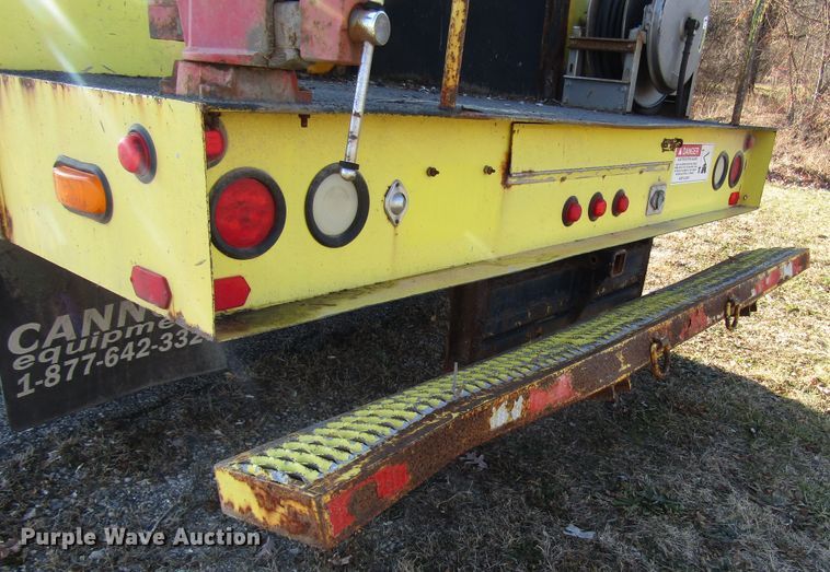 image for item DH8324 2003 Ford F550 Super Duty scissor lift truck