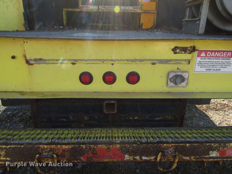 image for item DH8324 2003 Ford F550 Super Duty scissor lift truck