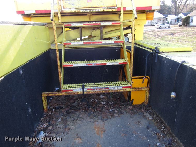 image for item DH8324 2003 Ford F550 Super Duty scissor lift truck