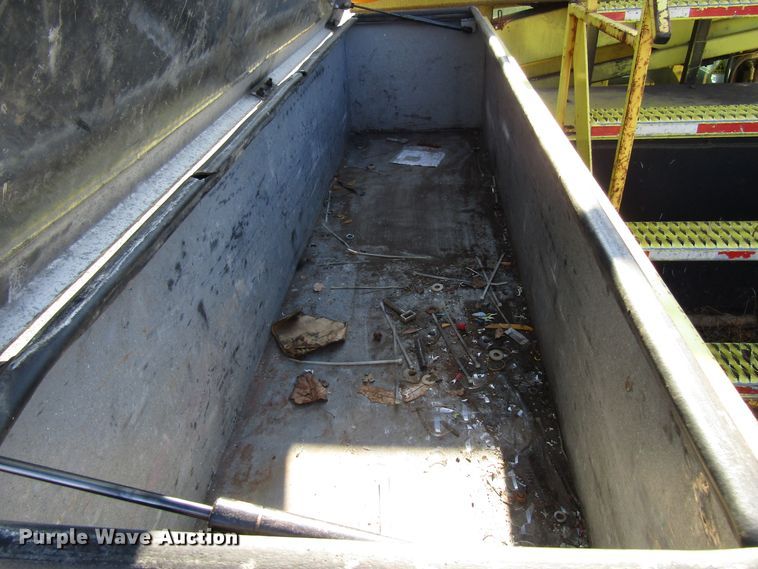 image for item DH8324 2003 Ford F550 Super Duty scissor lift truck