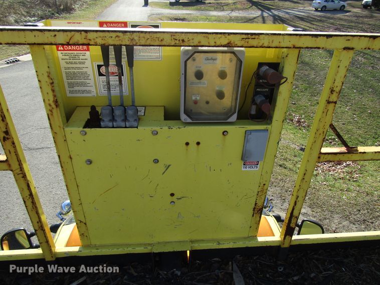 image for item DH8324 2003 Ford F550 Super Duty scissor lift truck