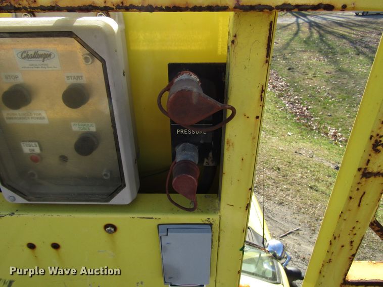 image for item DH8324 2003 Ford F550 Super Duty scissor lift truck