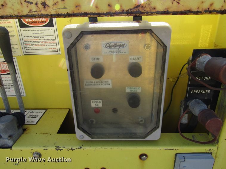 image for item DH8324 2003 Ford F550 Super Duty scissor lift truck