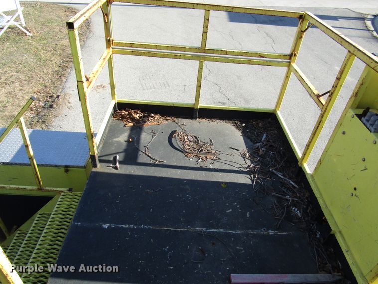 image for item DH8324 2003 Ford F550 Super Duty scissor lift truck