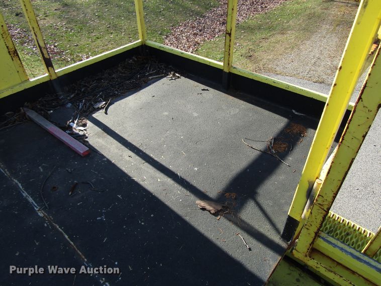 image for item DH8324 2003 Ford F550 Super Duty scissor lift truck