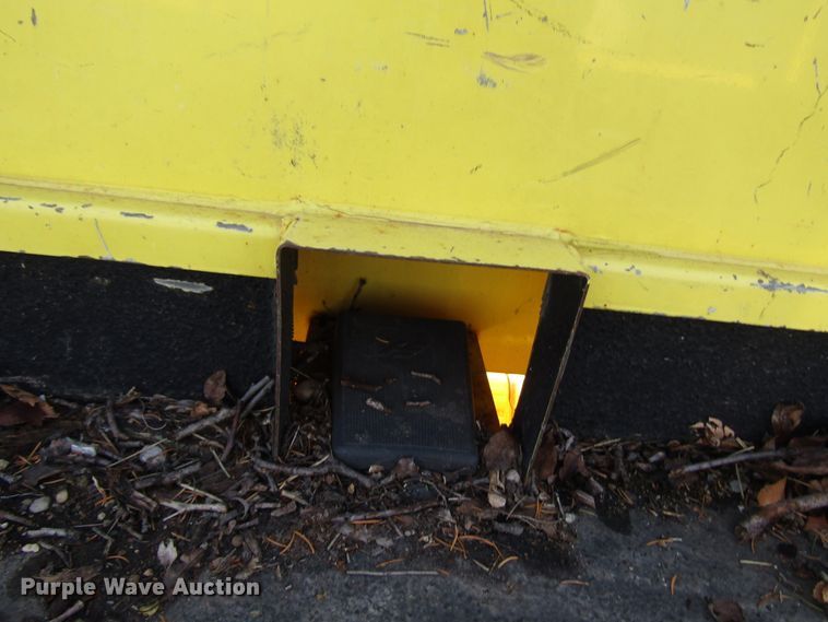 image for item DH8324 2003 Ford F550 Super Duty scissor lift truck