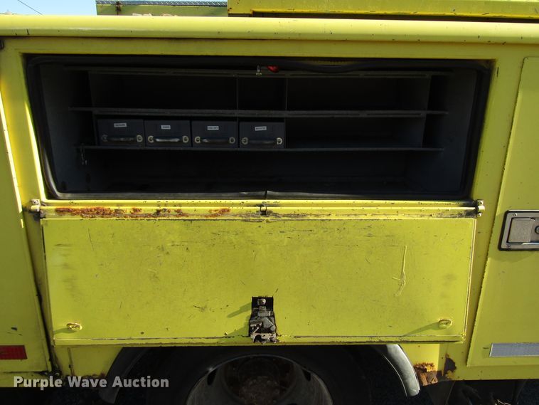 image for item DH8324 2003 Ford F550 Super Duty scissor lift truck