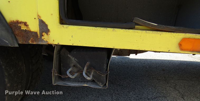 image for item DH8324 2003 Ford F550 Super Duty scissor lift truck