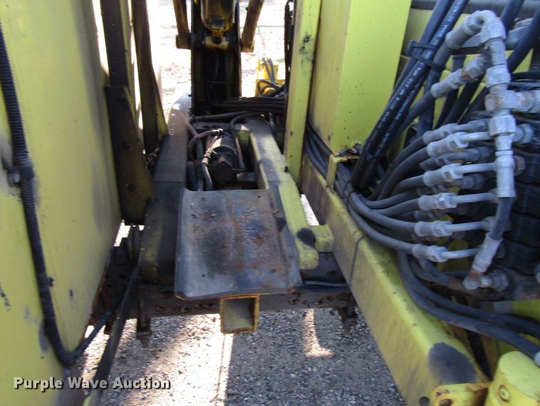 image for item DH8324 2003 Ford F550 Super Duty scissor lift truck