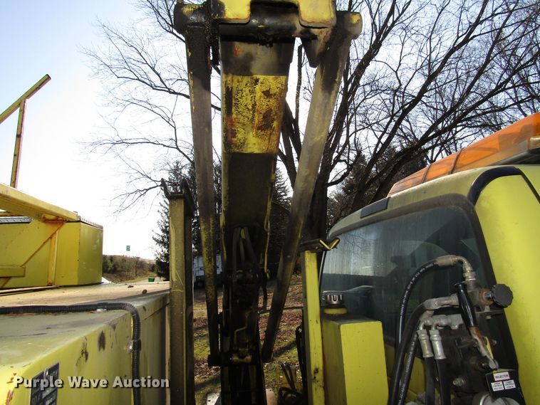 image for item DH8324 2003 Ford F550 Super Duty scissor lift truck