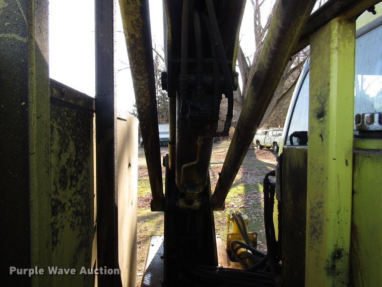 image for item DH8324 2003 Ford F550 Super Duty scissor lift truck