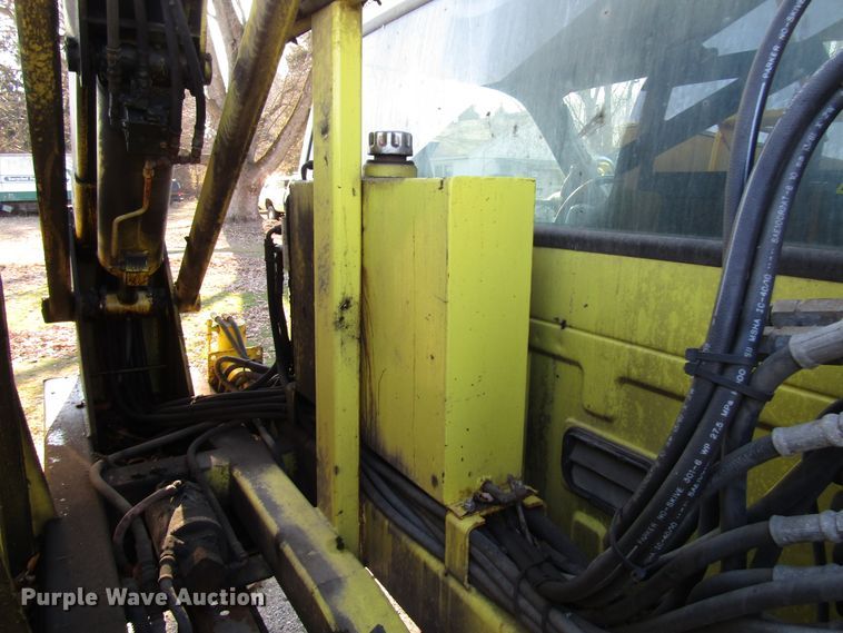 image for item DH8324 2003 Ford F550 Super Duty scissor lift truck