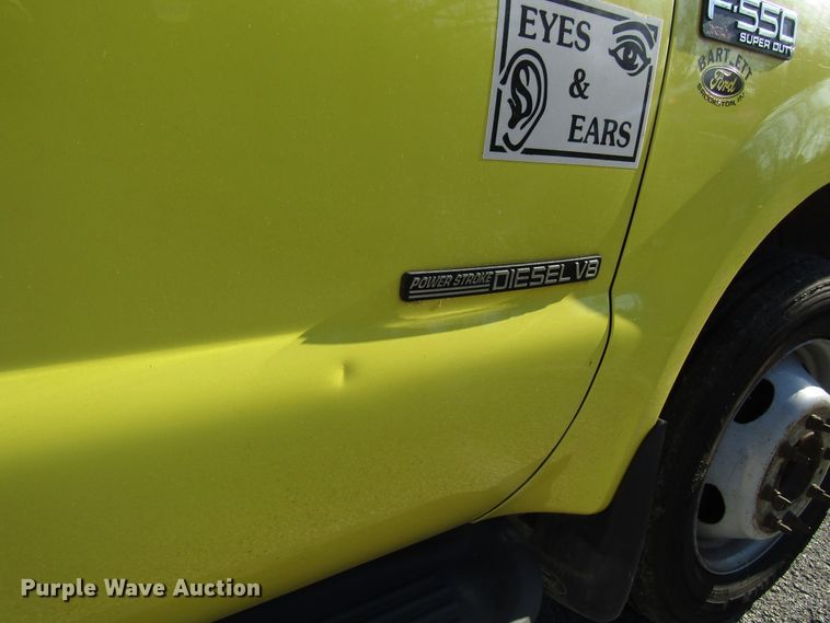 image for item DH8324 2003 Ford F550 Super Duty scissor lift truck