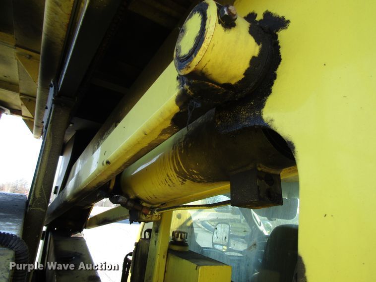 image for item DH8324 2003 Ford F550 Super Duty scissor lift truck