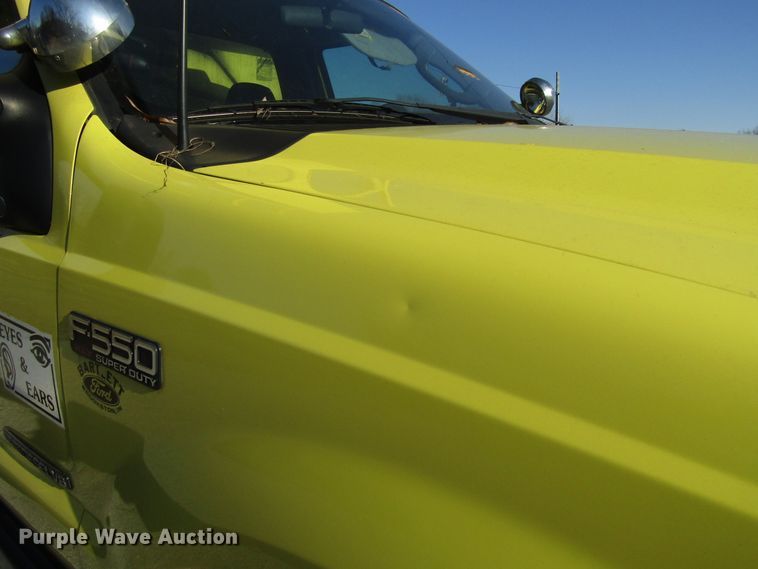 image for item DH8324 2003 Ford F550 Super Duty scissor lift truck