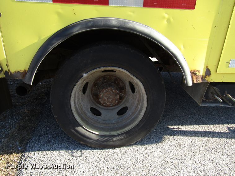 image for item DH8324 2003 Ford F550 Super Duty scissor lift truck