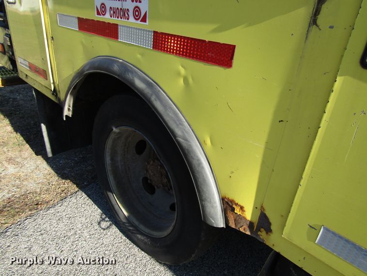 image for item DH8324 2003 Ford F550 Super Duty scissor lift truck