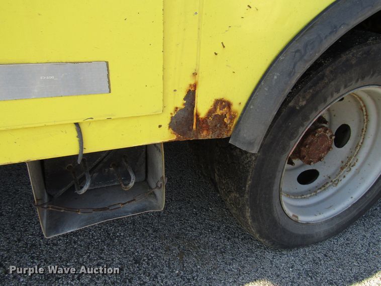 image for item DH8324 2003 Ford F550 Super Duty scissor lift truck