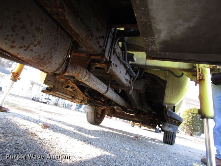 image for item DH8324 2003 Ford F550 Super Duty scissor lift truck