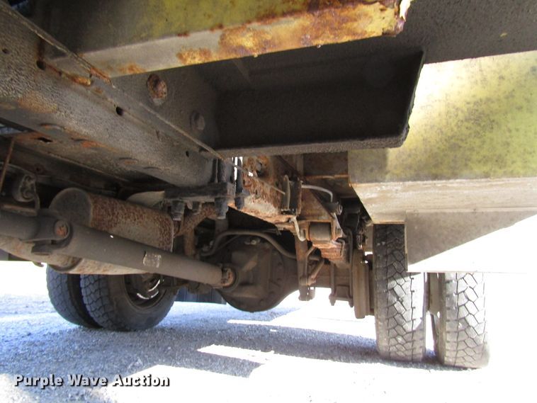 image for item DH8324 2003 Ford F550 Super Duty scissor lift truck