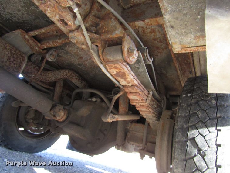 image for item DH8324 2003 Ford F550 Super Duty scissor lift truck