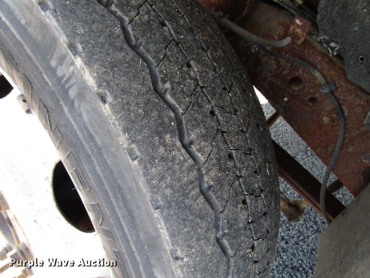 image for item DH8324 2003 Ford F550 Super Duty scissor lift truck