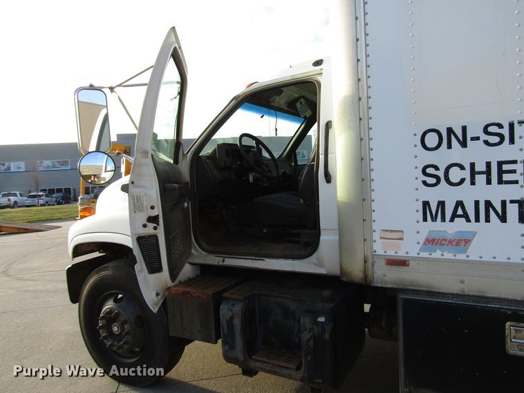 image for item DH8325 1999 Chevrolet C6500 lube service truck