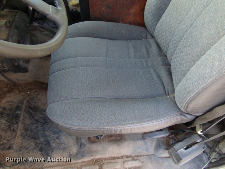 image for item DH8325 1999 Chevrolet C6500 lube service truck