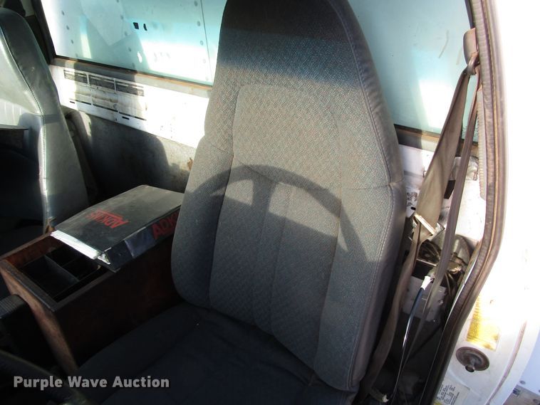 image for item DH8325 1999 Chevrolet C6500 lube service truck