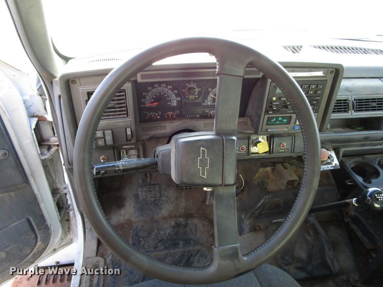 image for item DH8325 1999 Chevrolet C6500 lube service truck