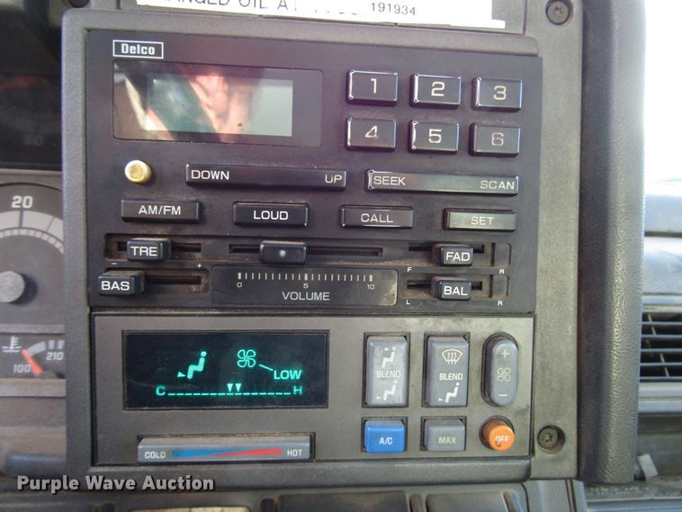 image for item DH8325 1999 Chevrolet C6500 lube service truck