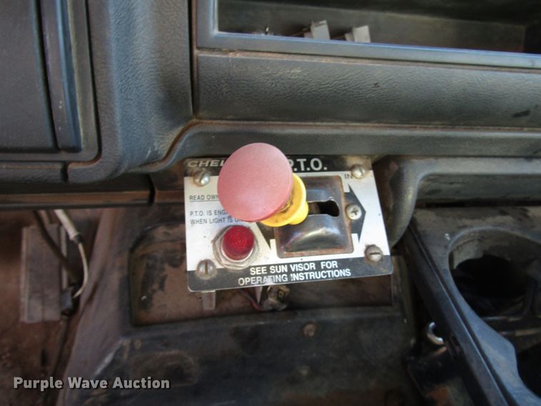 image for item DH8325 1999 Chevrolet C6500 lube service truck