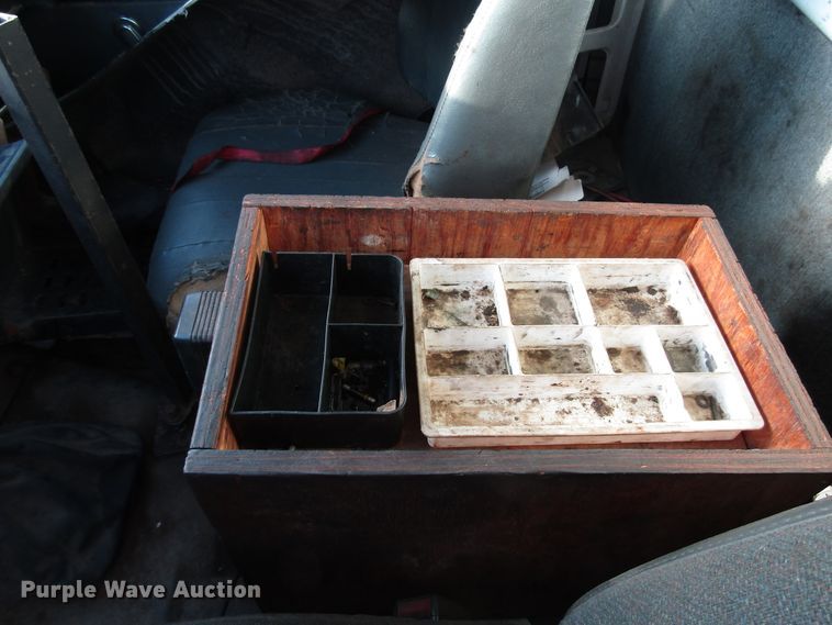 image for item DH8325 1999 Chevrolet C6500 lube service truck