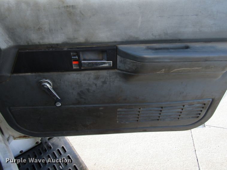 image for item DH8325 1999 Chevrolet C6500 lube service truck