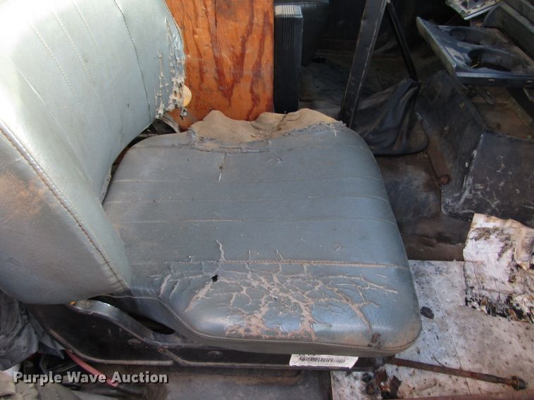 image for item DH8325 1999 Chevrolet C6500 lube service truck