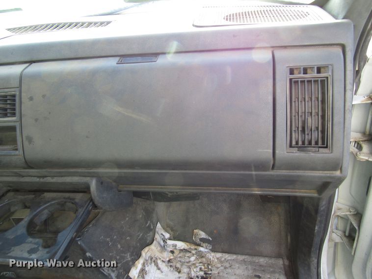 image for item DH8325 1999 Chevrolet C6500 lube service truck