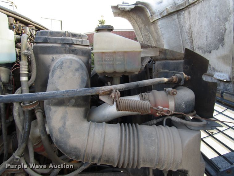 image for item DH8325 1999 Chevrolet C6500 lube service truck