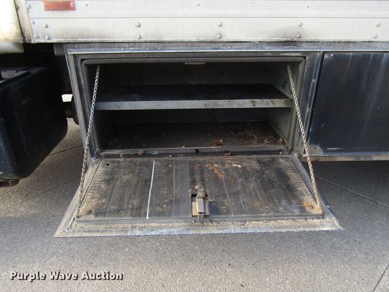 image for item DH8325 1999 Chevrolet C6500 lube service truck