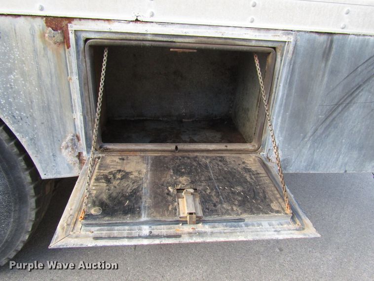 image for item DH8325 1999 Chevrolet C6500 lube service truck