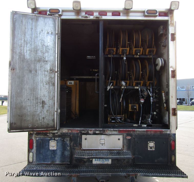 image for item DH8325 1999 Chevrolet C6500 lube service truck