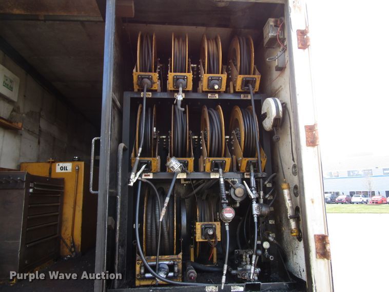 image for item DH8325 1999 Chevrolet C6500 lube service truck