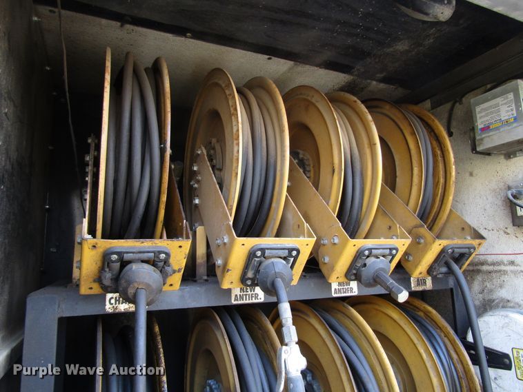 image for item DH8325 1999 Chevrolet C6500 lube service truck