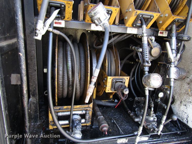 image for item DH8325 1999 Chevrolet C6500 lube service truck